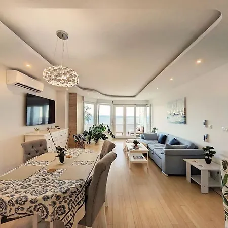 Apartment Seaside Bliss In